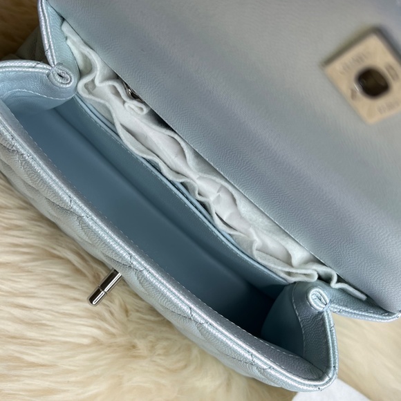 ❌nfs❌ Chanel Iridescent Light Blue Caviar Rainbow Hardware Small Coco Handle - Picture 10 of 11